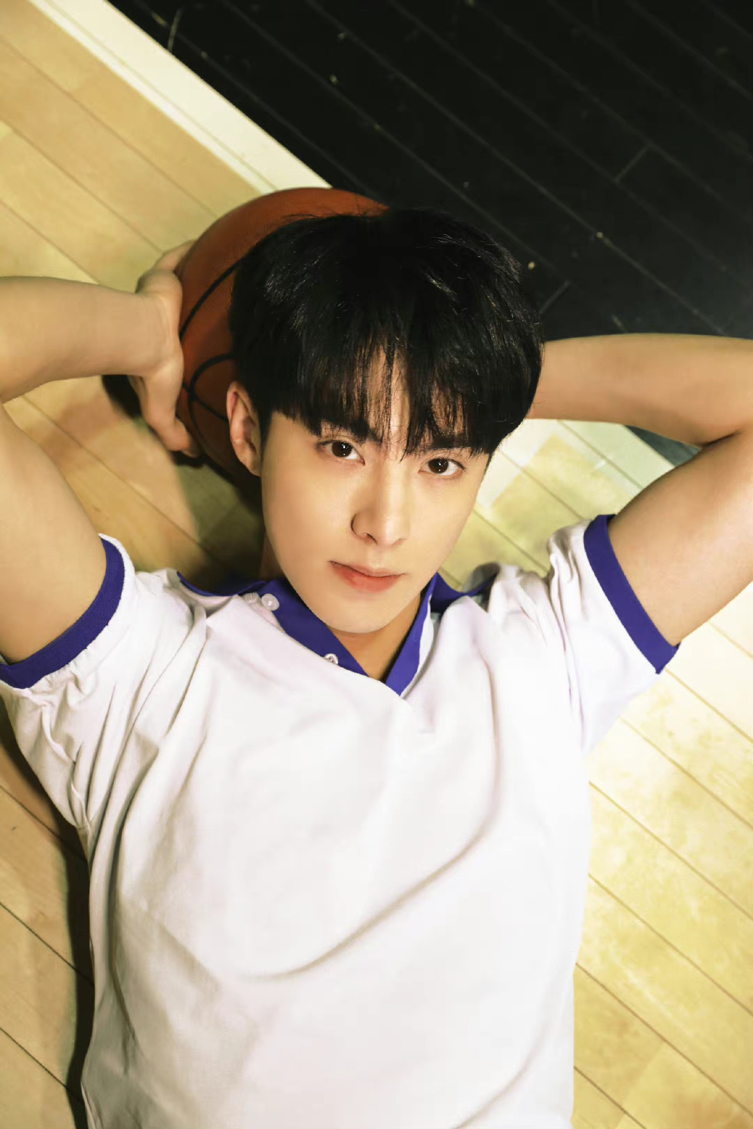 王鹤棣 校服写真__财经头条