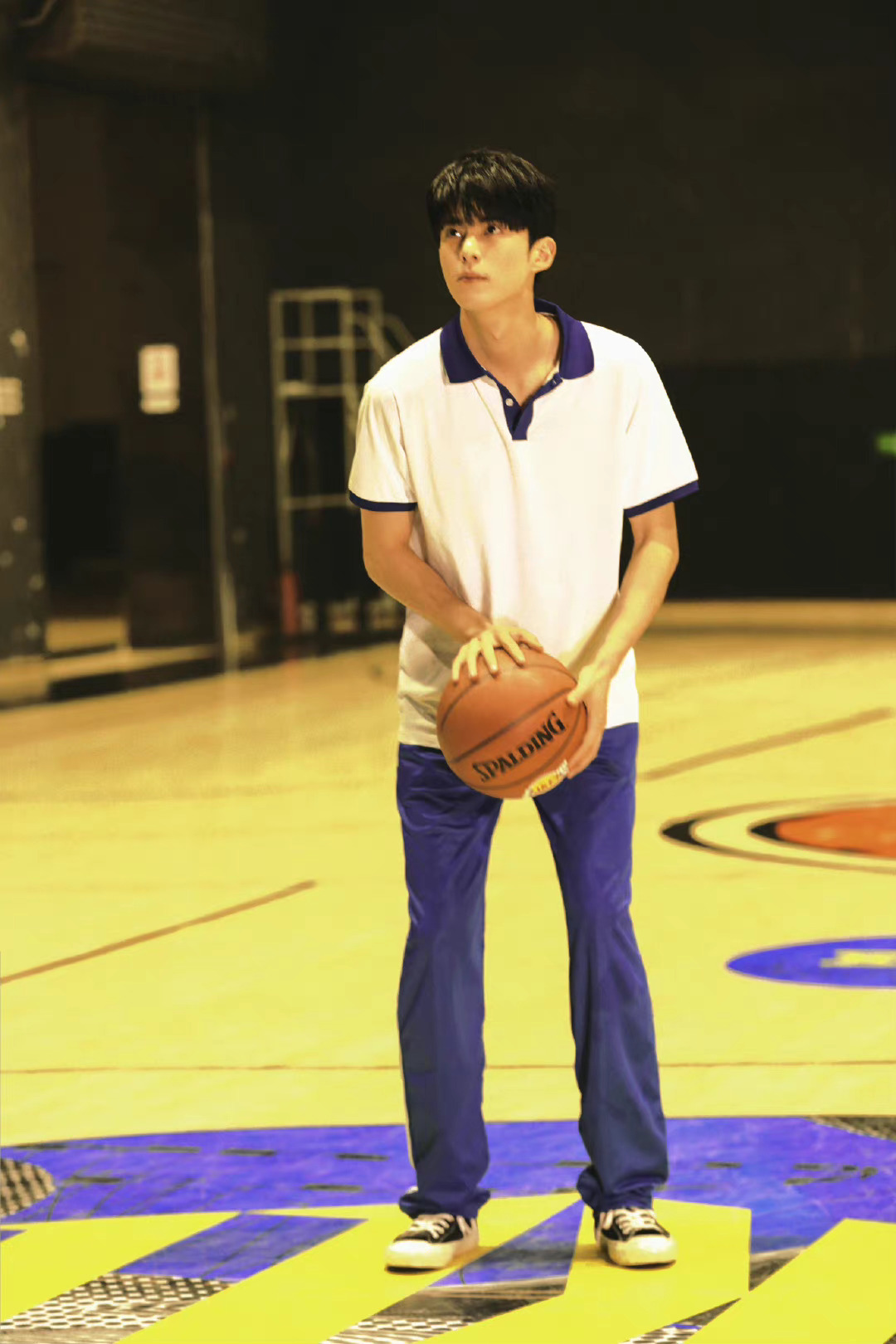 王鹤棣 校服写真__财经头条