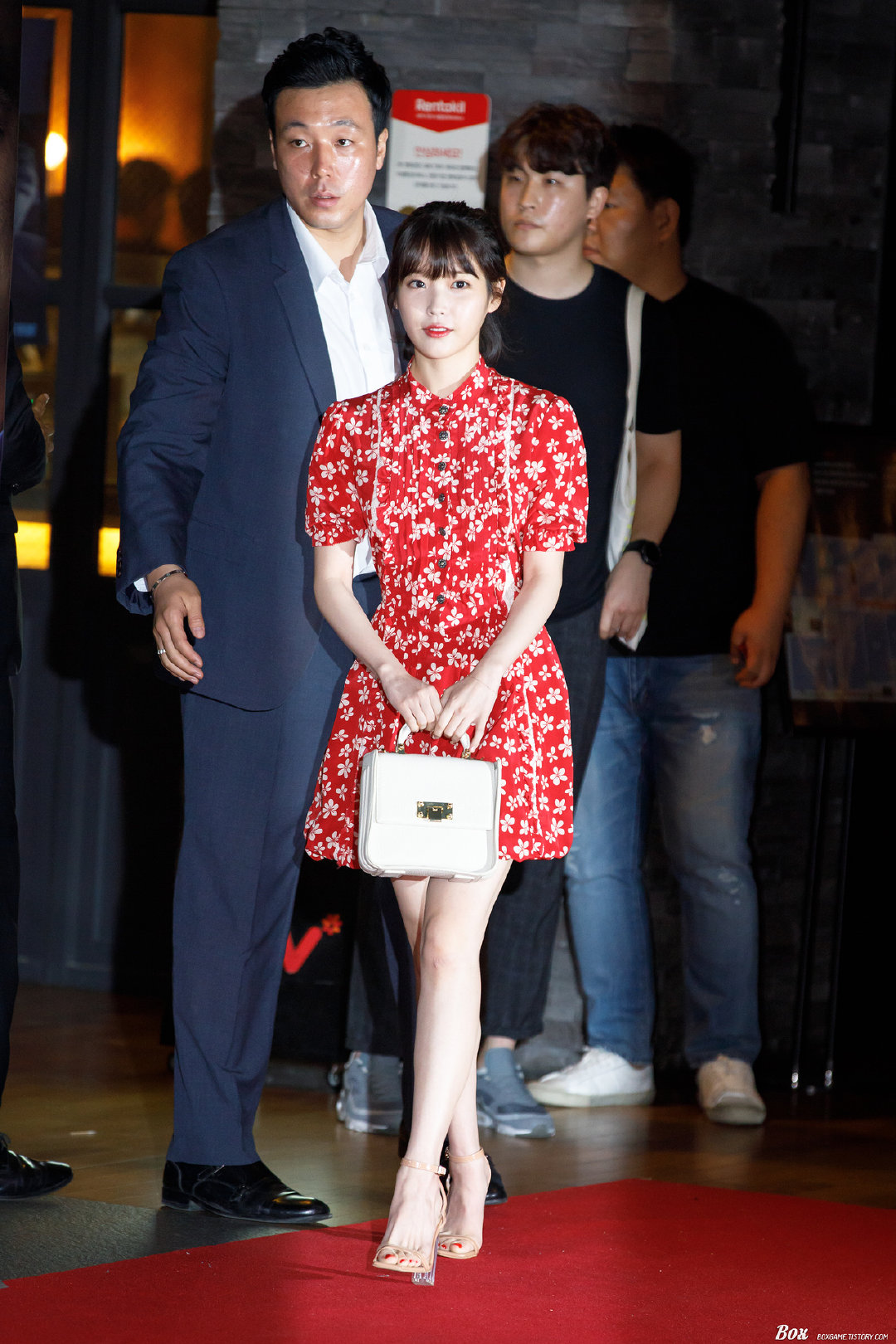 iu李知恩高跟凉鞋嫩白美jio