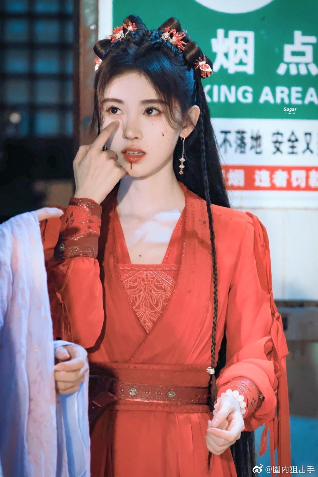 鞠婧祎韩菱纱红衣造型路透,和古装的适配度也太高啦