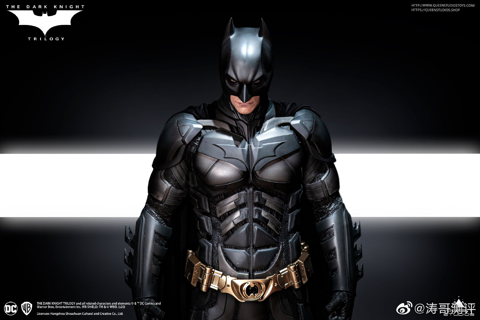 queen studios这款比例为1/3的贝尔版蝙蝠侠全身像,全高约69cm