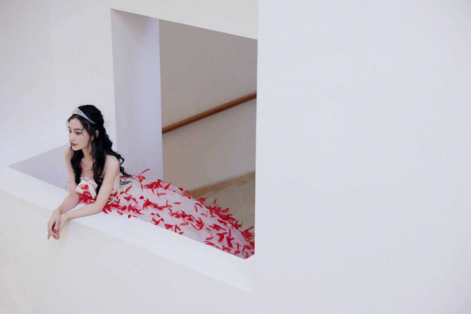 angelababy高定云端枫叶仙裙,又是美的无话可说的造型