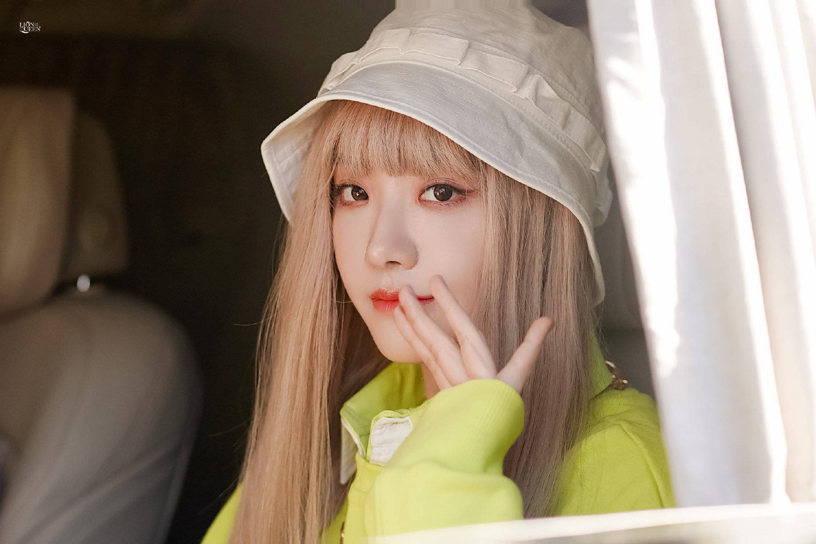 喻言车窗照太有氛围感了