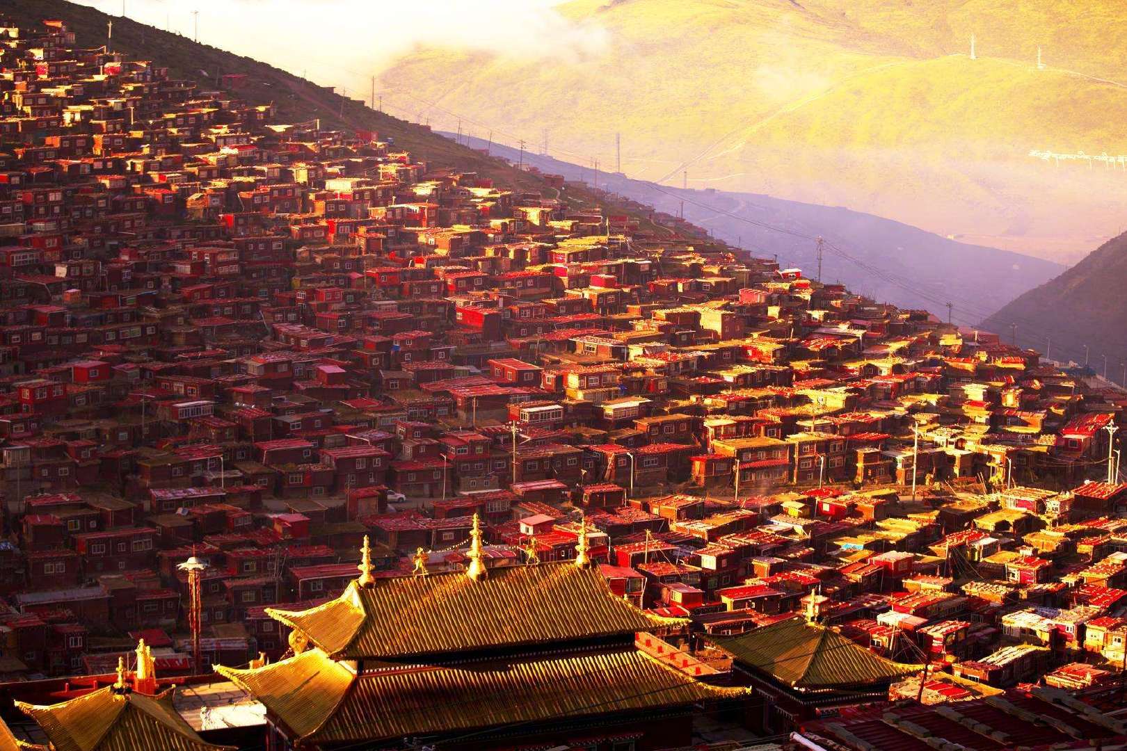 喇荣五明佛学院,是全世界最大的佛学院……__财经头条