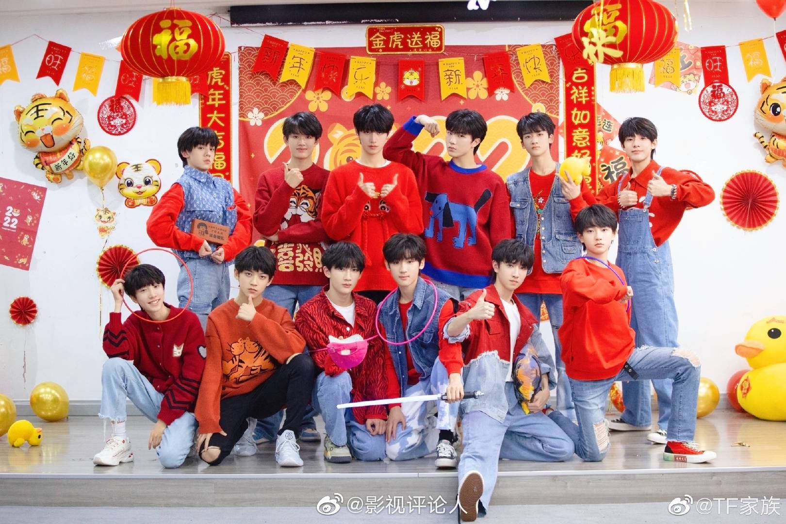 tf家族三代合照无水印图片