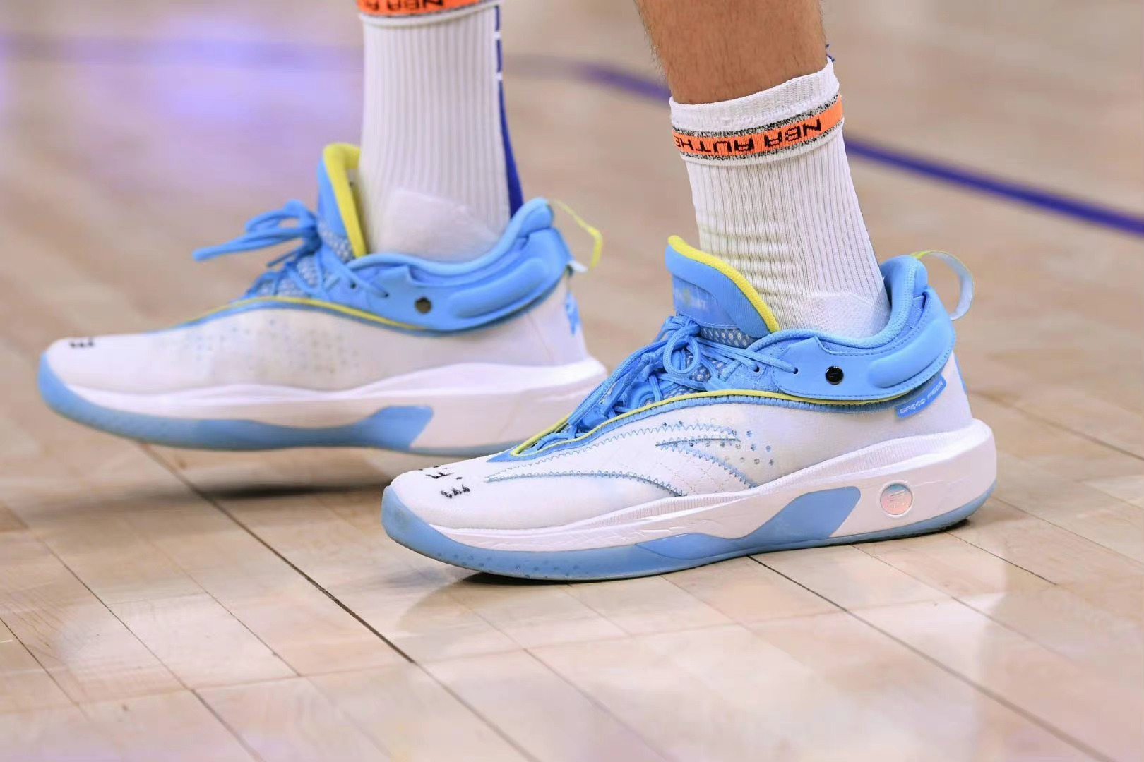 本赛季至今,克莱-汤普森上脚个人第八代签名鞋配色合集……__财经头条