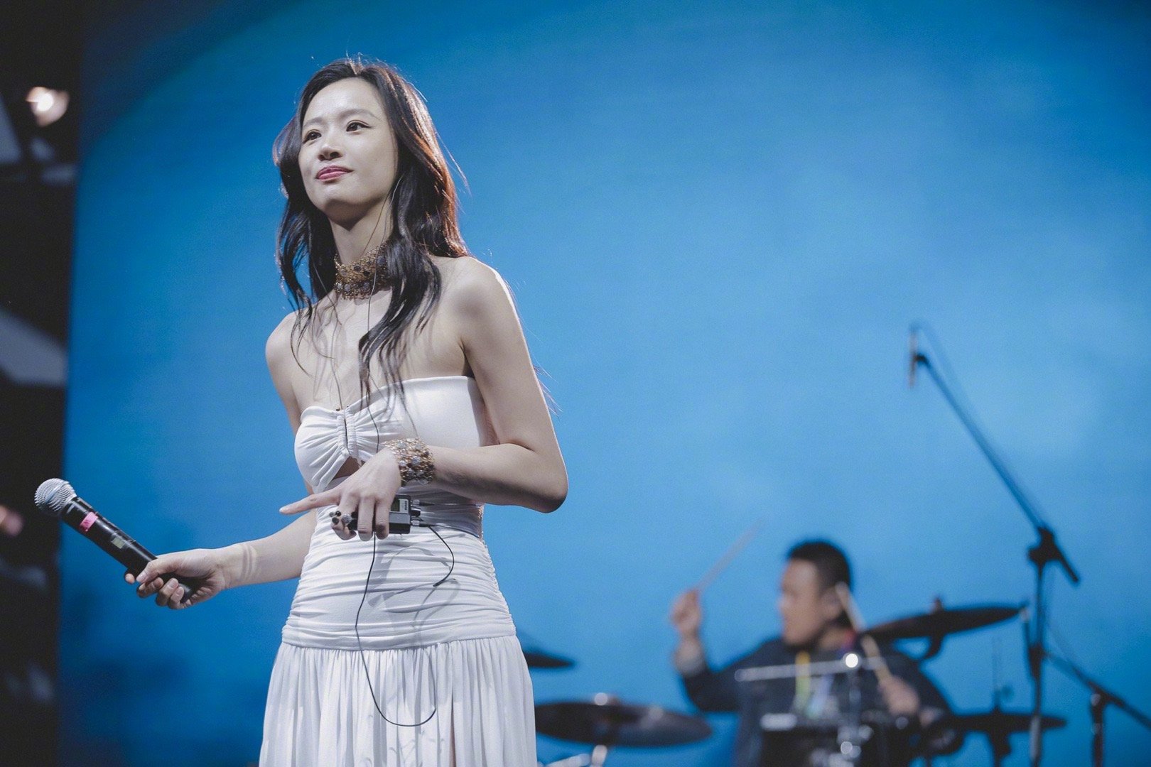 今晚,演员@李梦vivien 在达达乐队一起合唱了《南方》……_高清图集