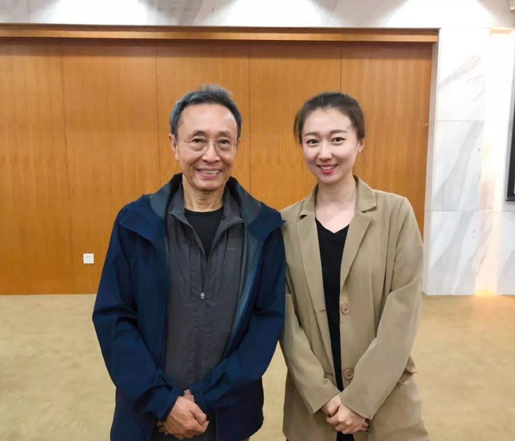 一路走好香港知名配音元老冯雪锐去世曾为李连杰许冠杰配音