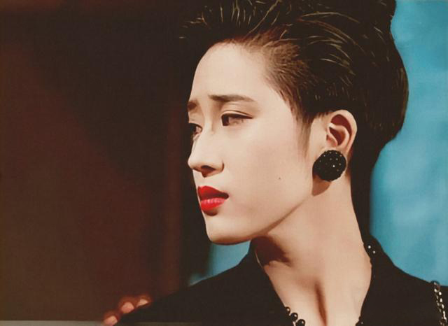 她的短发造型,真的是人间极品|陈法蓉|大背头|造型_新浪新闻