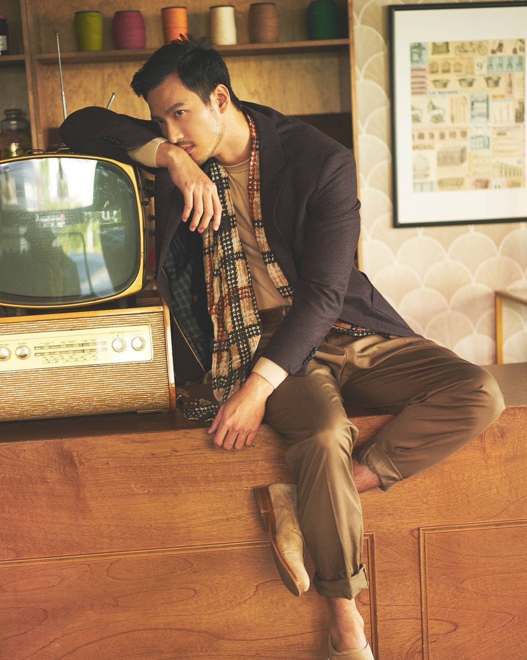 胡子肌肉大叔.胸毛真的很性感.这种成熟款应该很多人爱吧?图