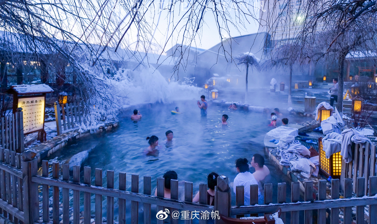 到达神农温泉去室外温泉馆的时候