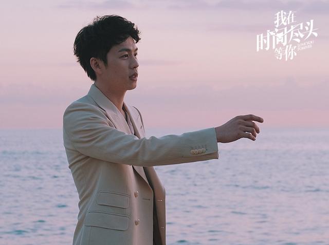 《我在时间尽头等你》整部影片主要围绕的是青春和爱情进行展开,男