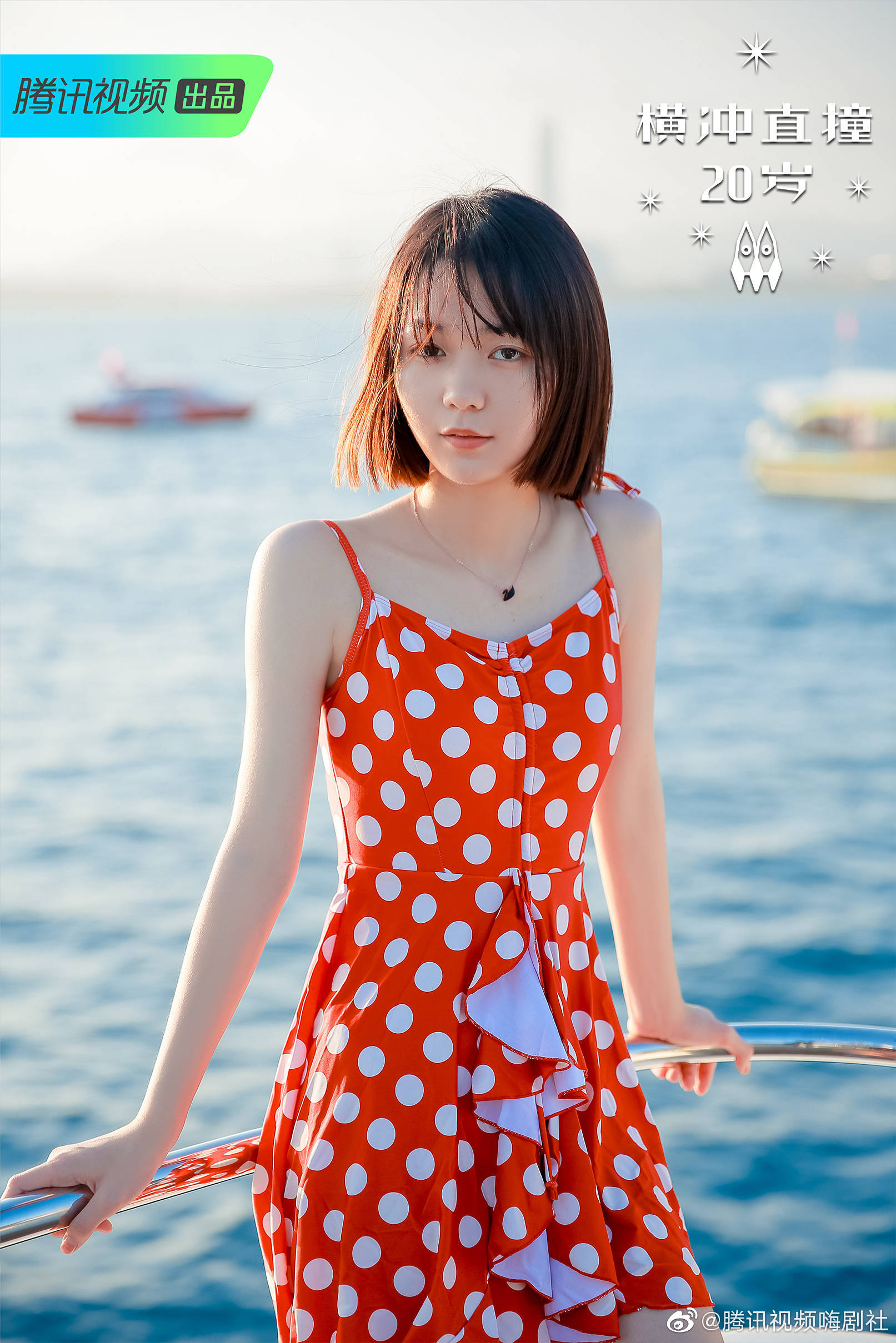 来康康里的@火箭少女101_段奥娟 吧泰国校服,红白波点泳装,游乐园休