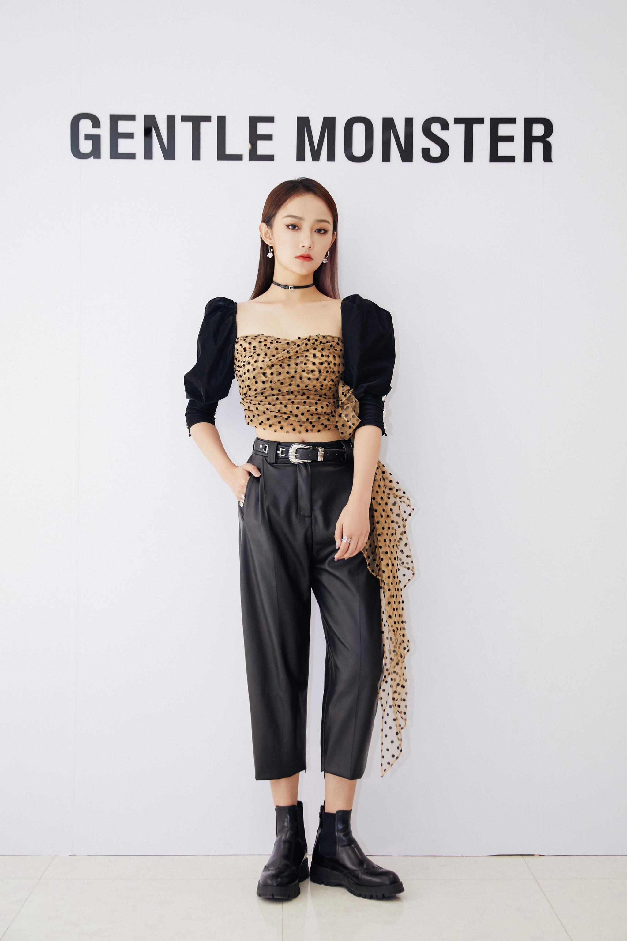 欢娱影视演员吴佳怡six今日亮相gentlemonster杭州新店开幕