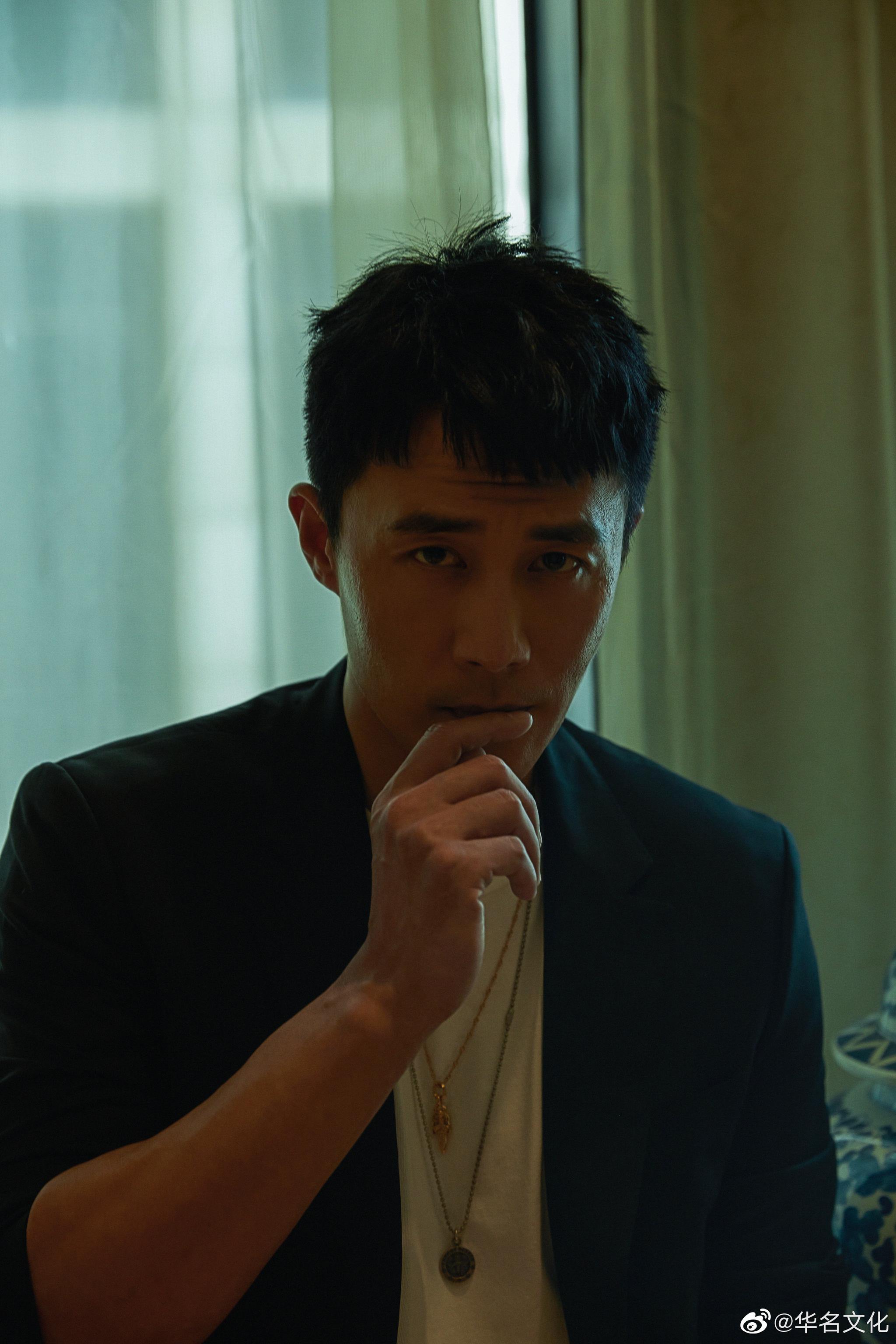 杜淳┃电影《八佰》首映礼 雅致格调 演员真我 眼眸笃定 热