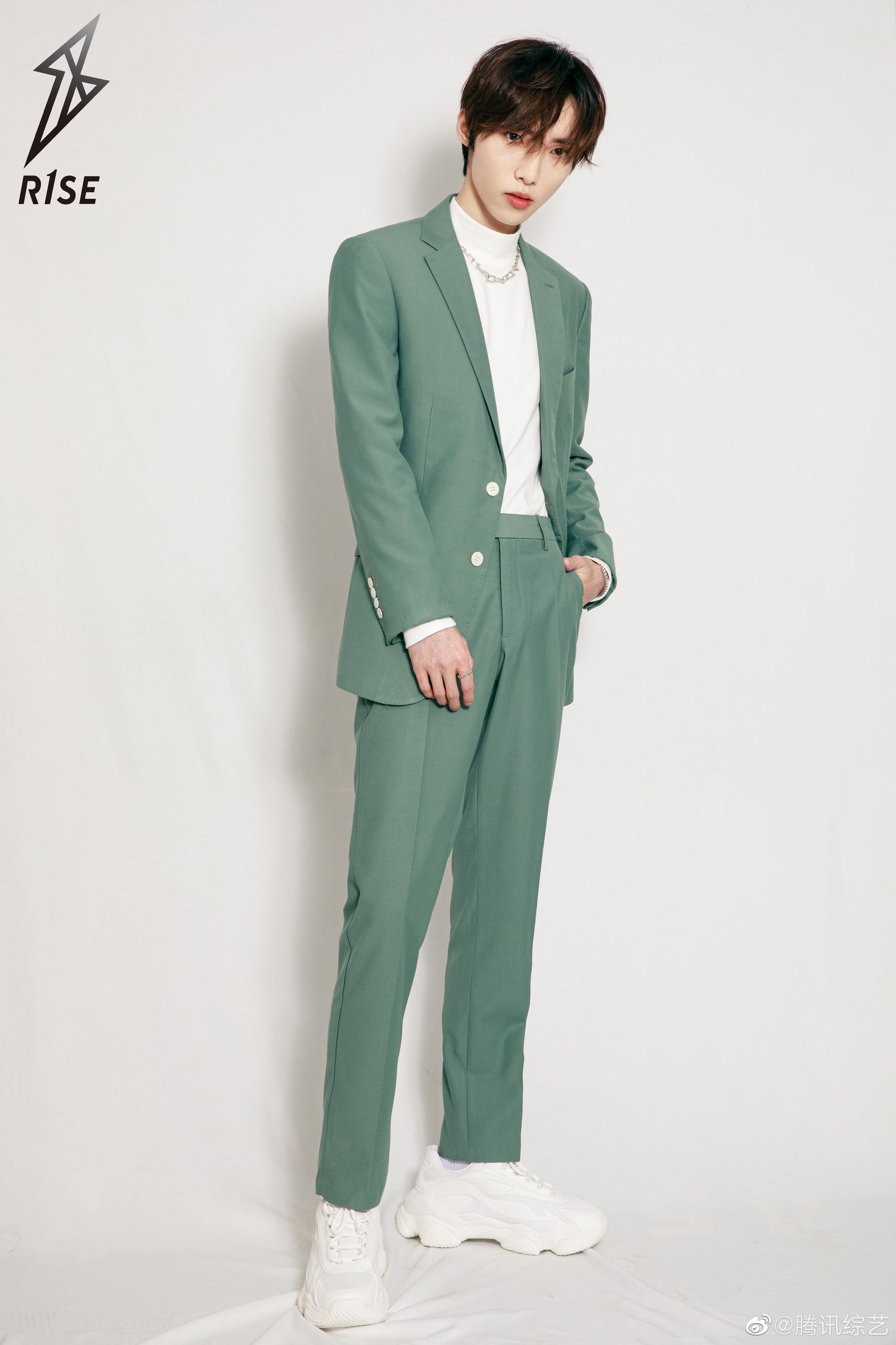 赵磊配西装～绝了 今日份果绿色磊磊get