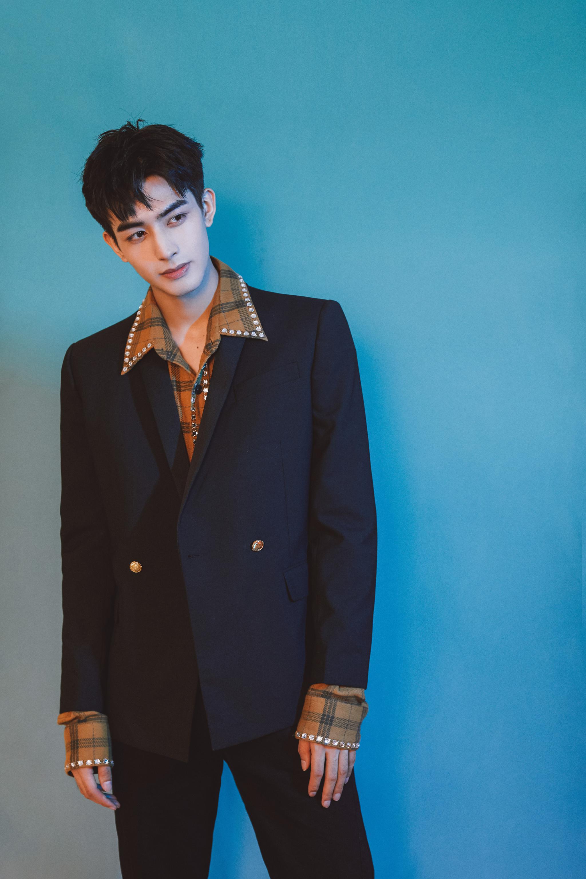 欢娱影视演员宋威龙99出席第十三届金鹰节开幕式