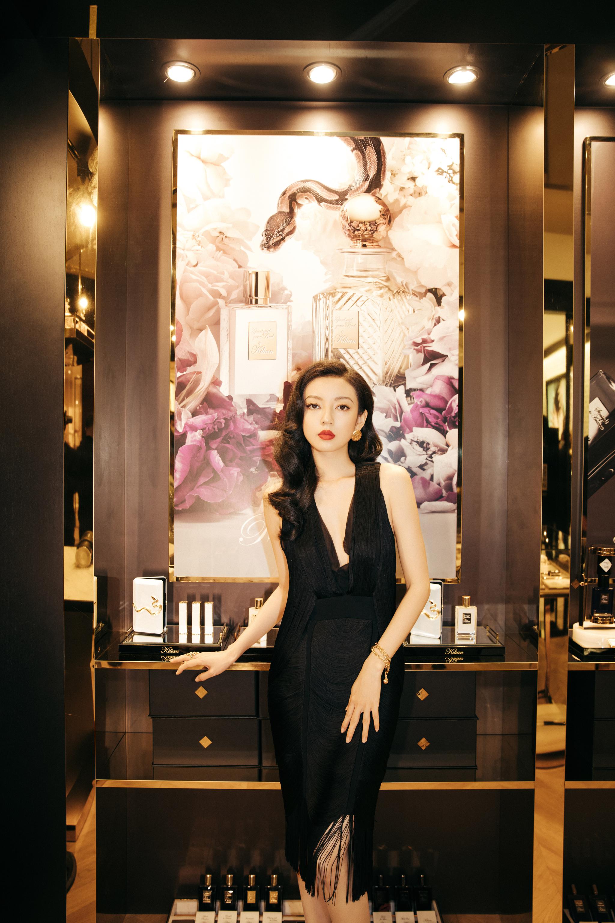 欢娱影视演员何瑞贤亮相kilian凯利安香氛艺术酒廊活动