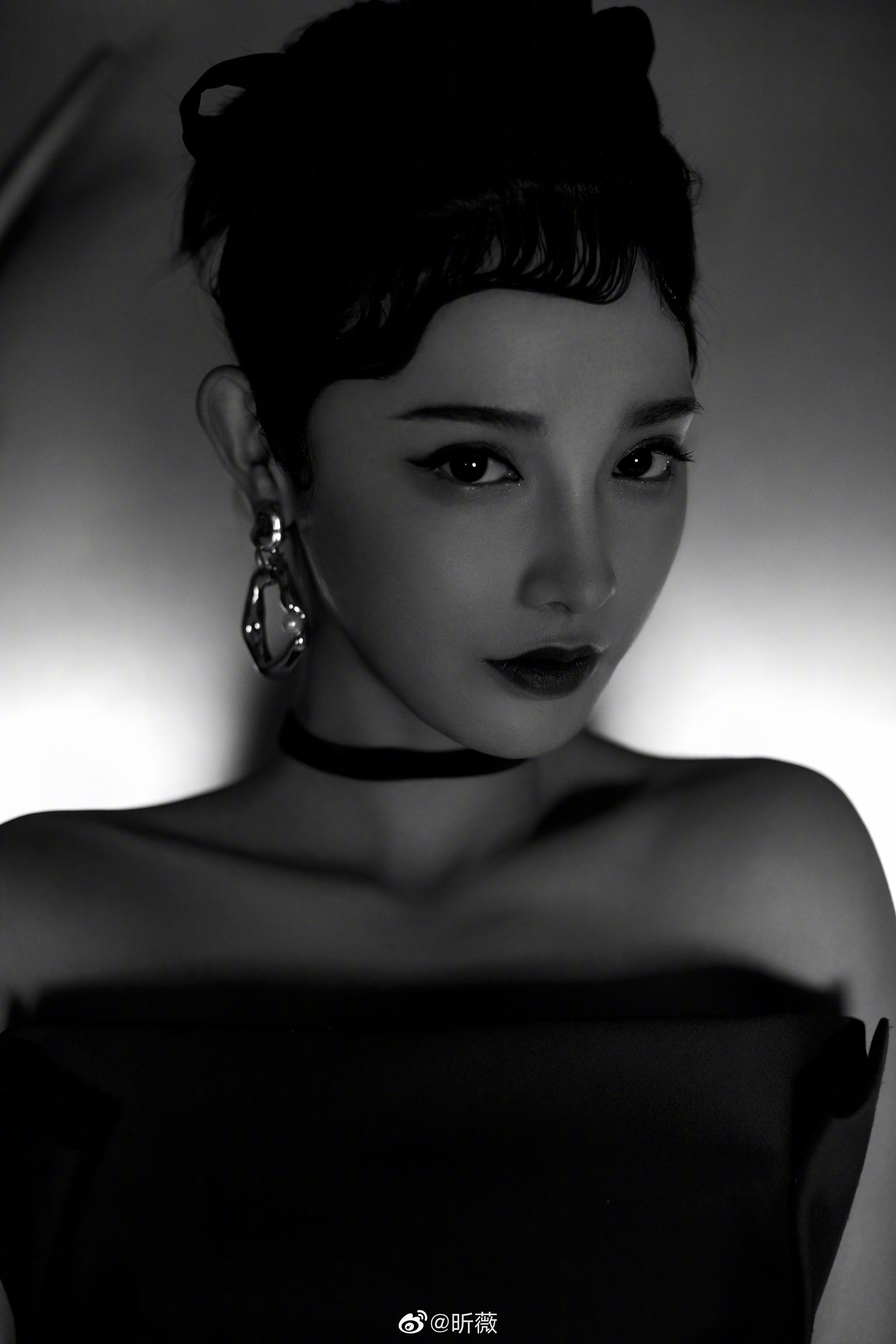 黑白光影下…………|彭小苒_新浪新闻