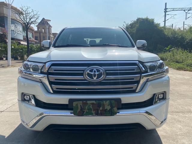 19款兰德酷路泽5700仅售45万,硕大勇猛,强势与霸气并存