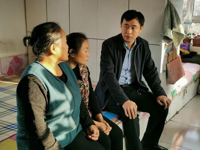 桦甸市代市长修立宇走访脱贫户,脱贫村,调研乡镇污水处理设施工作