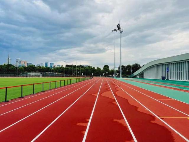 好消息!杭州奥体中心今天起对外开放!有跑友一下班赶去刷了4公里,预订攻略在这里休闲区蓝鸢梦想 - Www.slyday.coM 好消息!杭州奥体中心今天起对外开放!有跑友一下班赶去刷了4公里,预订攻略在这里休闲区蓝鸢梦想 - Www.slyday.coM