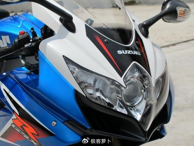 豪爵铃木gsx250r是一款集美观,性能和舒适于一身的摩托车,无论是新手