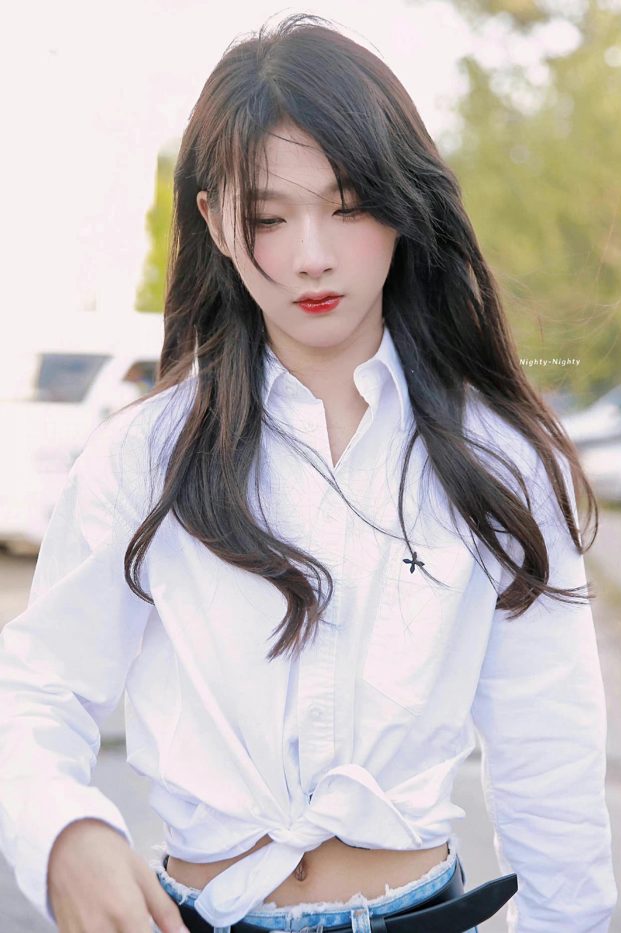 胡烨韬长发美人打扮你还认得出他来吗