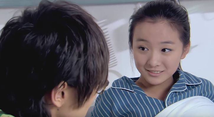 当年出演《爱情公寓2》的时候,姜瑞佳才刚20岁,现如今她已经31岁了.