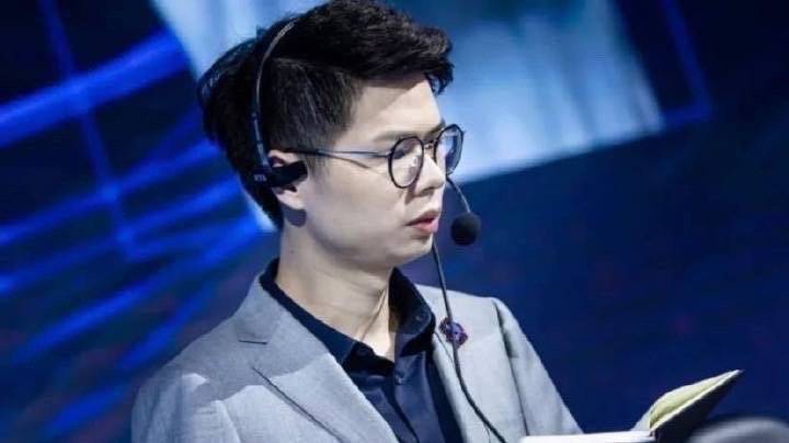 hero久竞老板久哲,这是什么招数?他重返赛场后,就将新秀无畏转会!