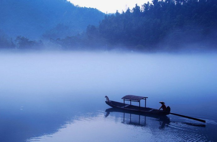 人生有情,所以总愿意为一些渺小的感动,无私地交付自己……__财经头条