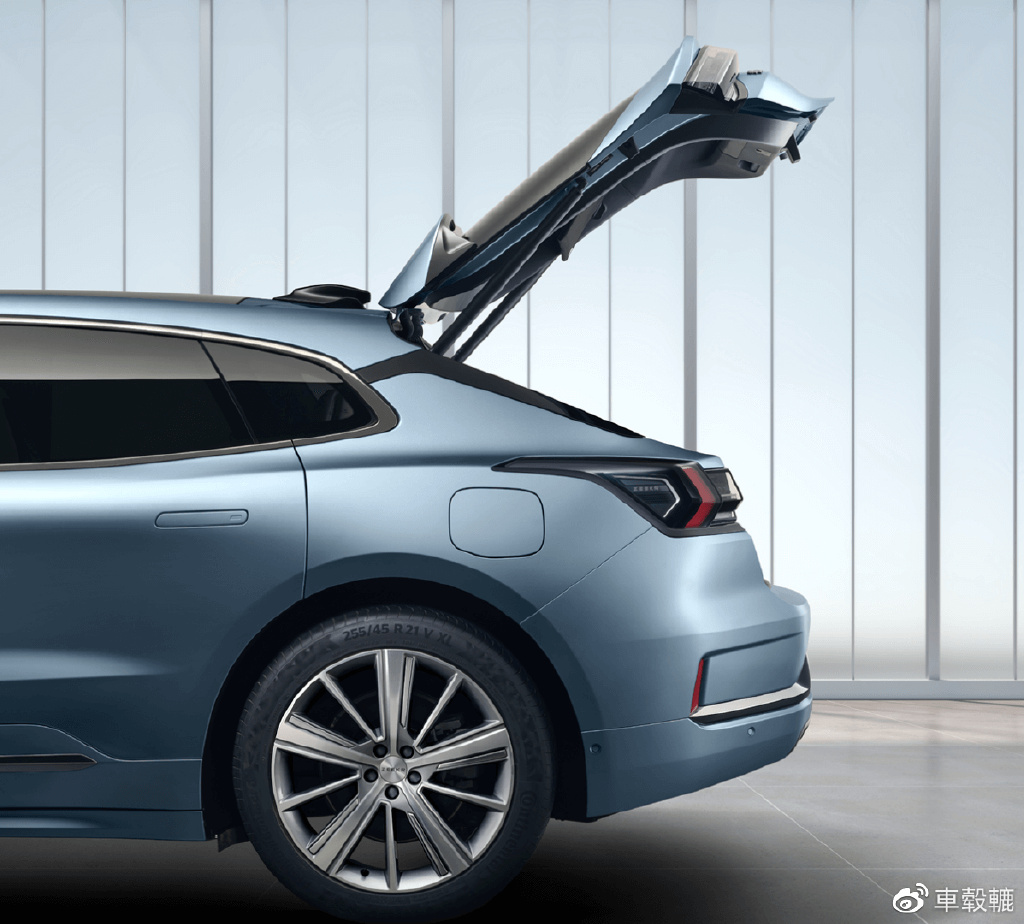 30万元买新能源掀背车选谁？求推荐！