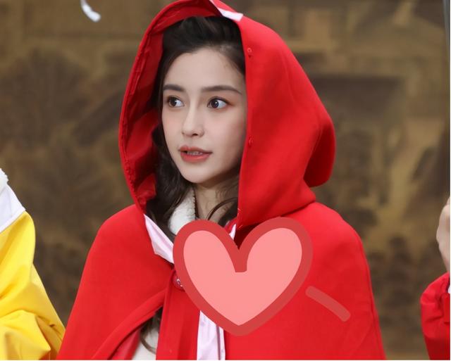 《奔跑吧9》阵容强大:宋祖儿变村姑!baby小红帽造型惊艳