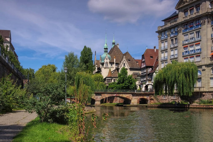 斯特拉斯堡真的是一个很惬意的复古城市