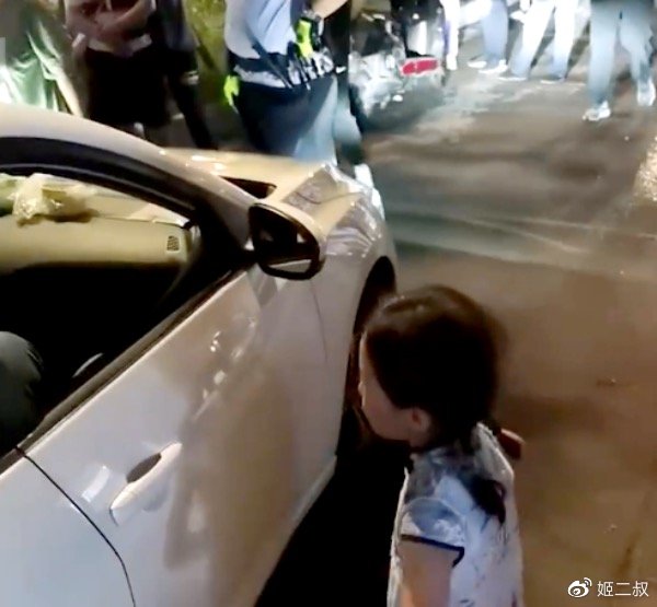 妈妈险被撞小女孩喊话车主道歉:相较勇敢,更该强调她的规则意识休闲区蓝鸢梦想 - Www.slyday.coM 妈妈险被撞小女孩喊话车主道歉:相较勇敢,更该强调她的规则意识休闲区蓝鸢梦想 - Www.slyday.coM