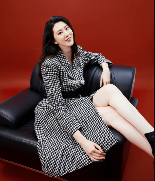 1米93女排薛明,和导演离婚,35岁越来越美,转型成功不愁工作|薛明|女排