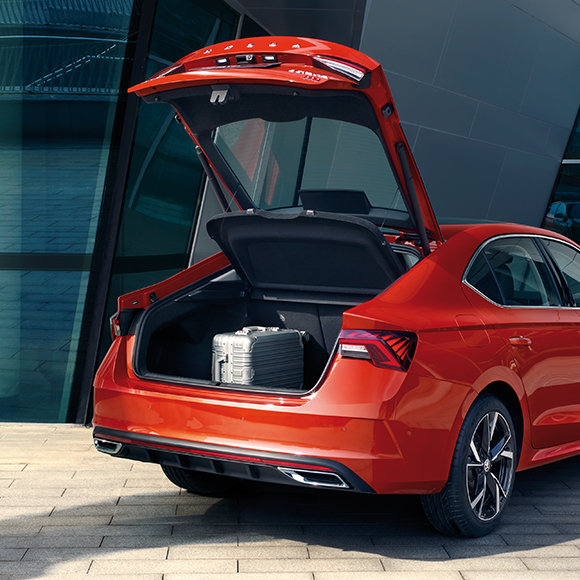 30万元买新能源掀背车选谁？求推荐！