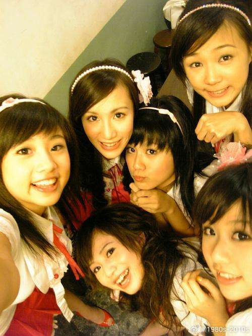 黑涩会美眉的自拍 680865 52 有种在逛十几年前qq空间和博客