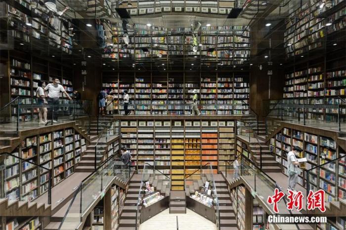 作家阿来：为什么文学最重要的还是语言？休闲区蓝鸢梦想 - Www.slyday.coM