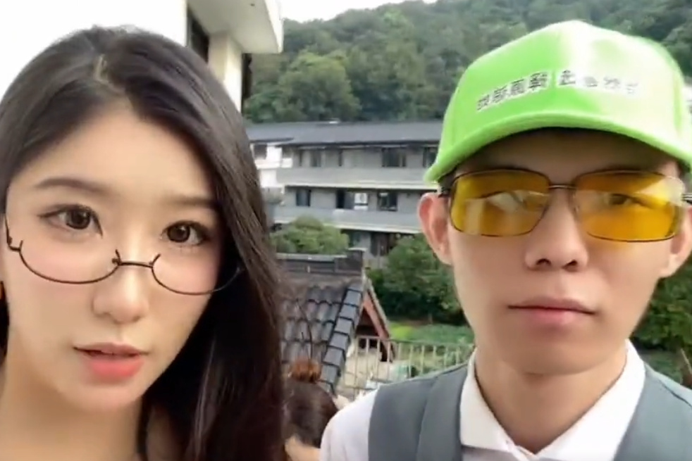 张嘉文亲吻埋埋,荧幕初吻没有了,害羞到耳根发红,好兄弟起飞休闲区蓝鸢梦想 - Www.slyday.coM 张嘉文亲吻埋埋,荧幕初吻没有了,害羞到耳根发红,好兄弟起飞休闲区蓝鸢梦想 - Www.slyday.coM