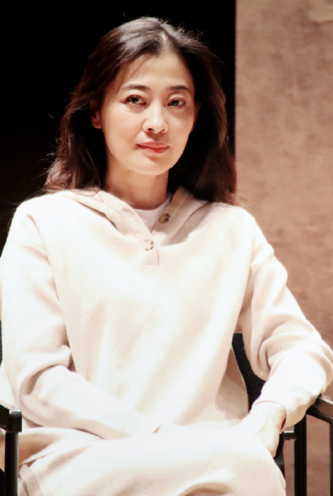 梅婷晒照为女儿庆生,9岁快快扎耳钉,大眼睛小脸盘和妈妈一样美__财经