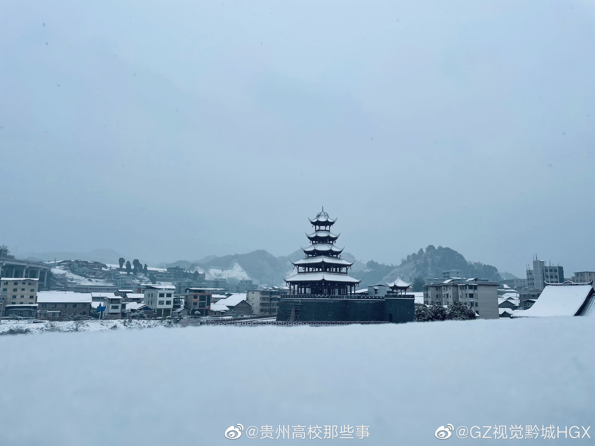 下雪啦！贵州真的下雪啦！各地雪景实拍图太美美美了！这些地方还要继续下......_威宁