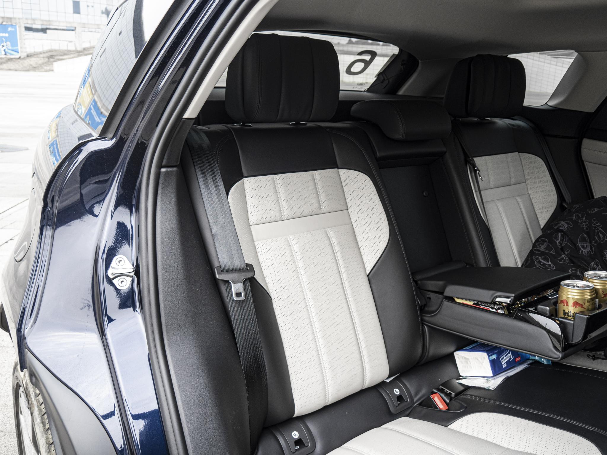 混动四驱还是越野扛把子试路虎揽胜极光l空间不再是短板