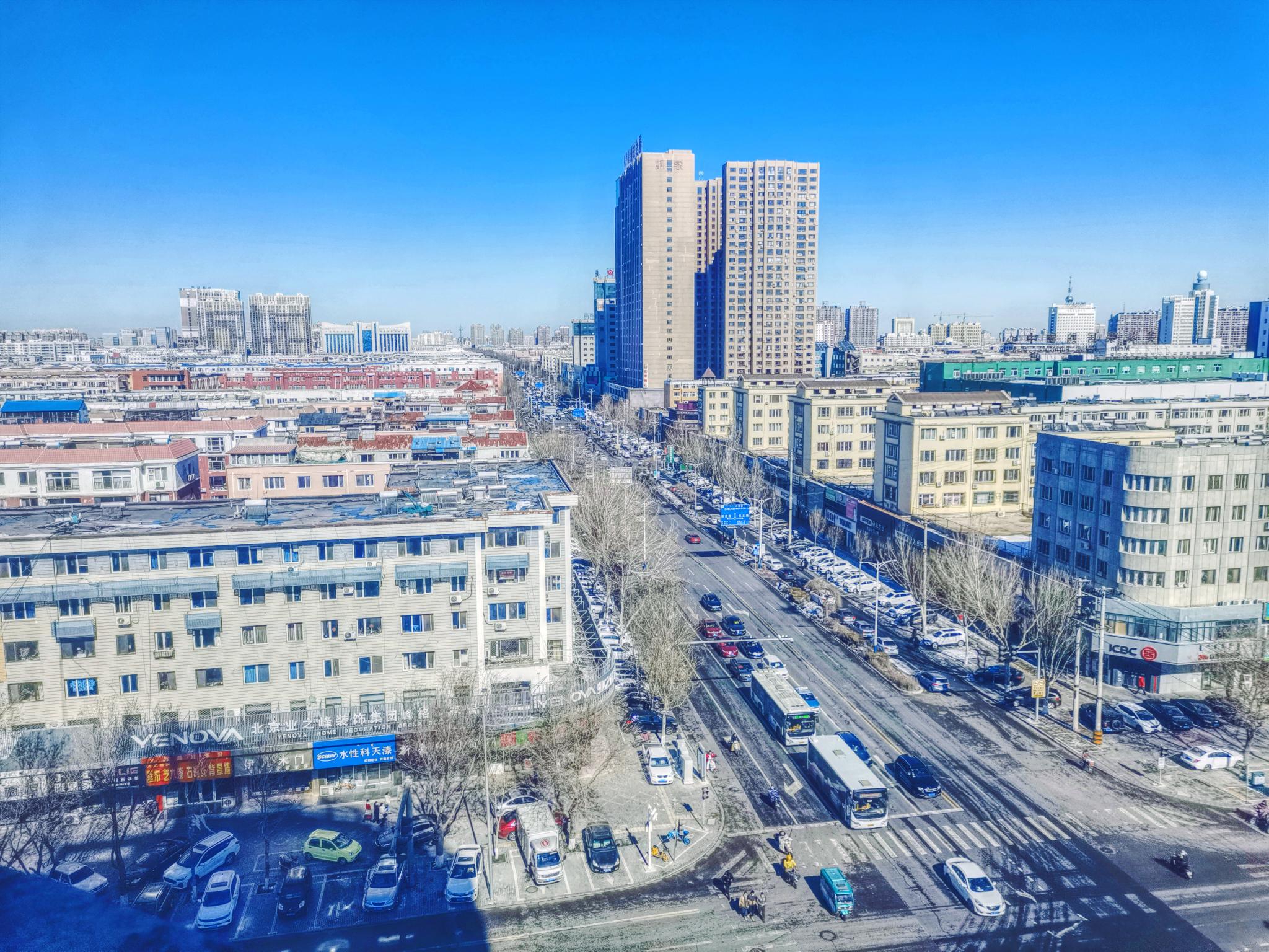 通辽市交通路和明仁大街,原创拍摄__财经头条