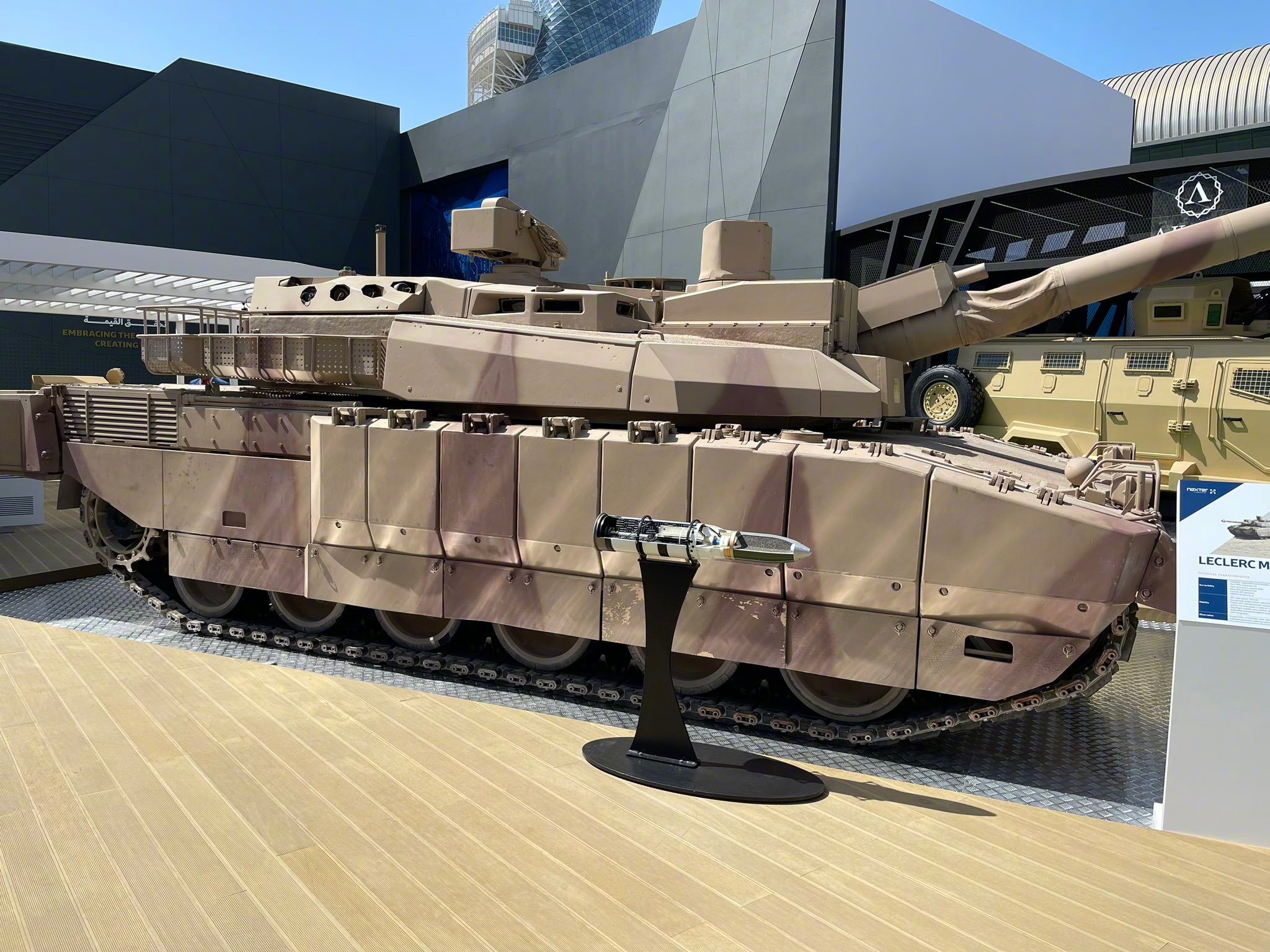 阿联酋勒克莱尔主战坦克在展出……_高清图集_新浪网