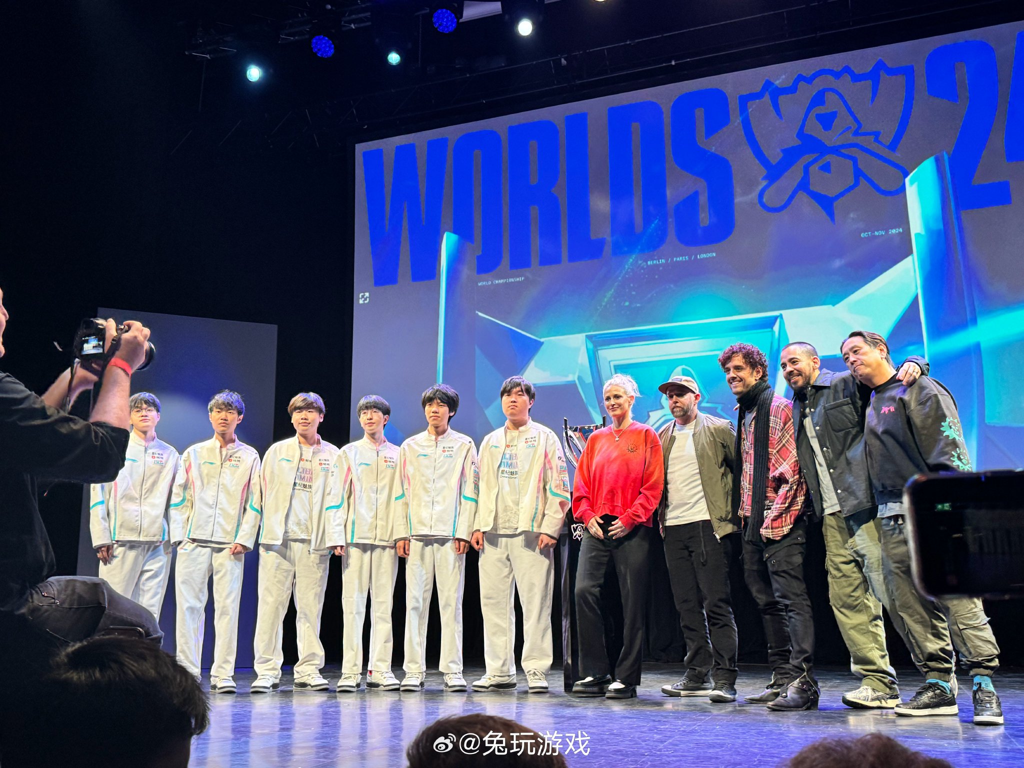 blg战队成员和林肯公园合影