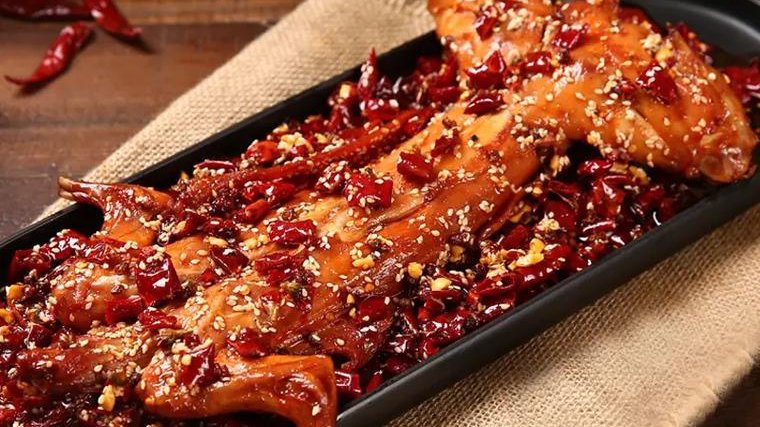 成都手撕烤兔:舌尖上的美味与情怀|烤兔|手撕|美味_新浪新闻