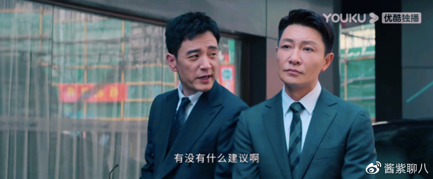 演戏有张力多重要,李光洁一个站姿将氛围感拉满,戏外转头变吃播休闲区蓝鸢梦想 - Www.slyday.coM 演戏有张力多重要,李光洁一个站姿将氛围感拉满,戏外转头变吃播休闲区蓝鸢梦想 - Www.slyday.coM