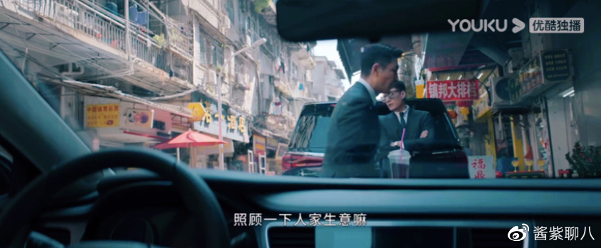 演戏有张力多重要,李光洁一个站姿将氛围感拉满,戏外转头变吃播休闲区蓝鸢梦想 - Www.slyday.coM 演戏有张力多重要,李光洁一个站姿将氛围感拉满,戏外转头变吃播休闲区蓝鸢梦想 - Www.slyday.coM