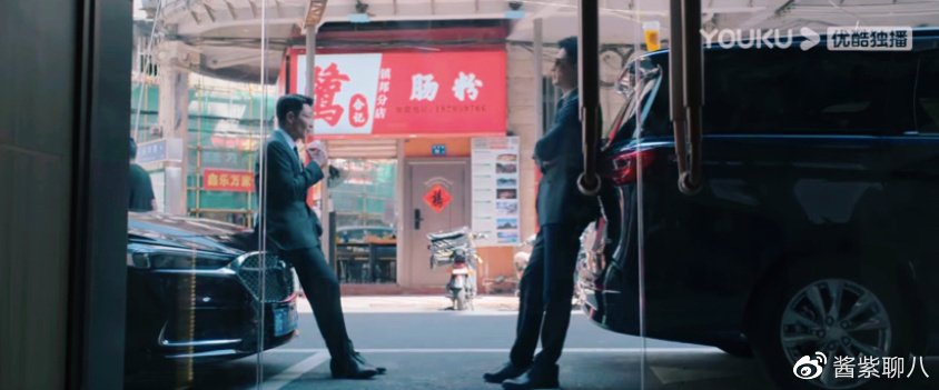 演戏有张力多重要,李光洁一个站姿将氛围感拉满,戏外转头变吃播休闲区蓝鸢梦想 - Www.slyday.coM 演戏有张力多重要,李光洁一个站姿将氛围感拉满,戏外转头变吃播休闲区蓝鸢梦想 - Www.slyday.coM